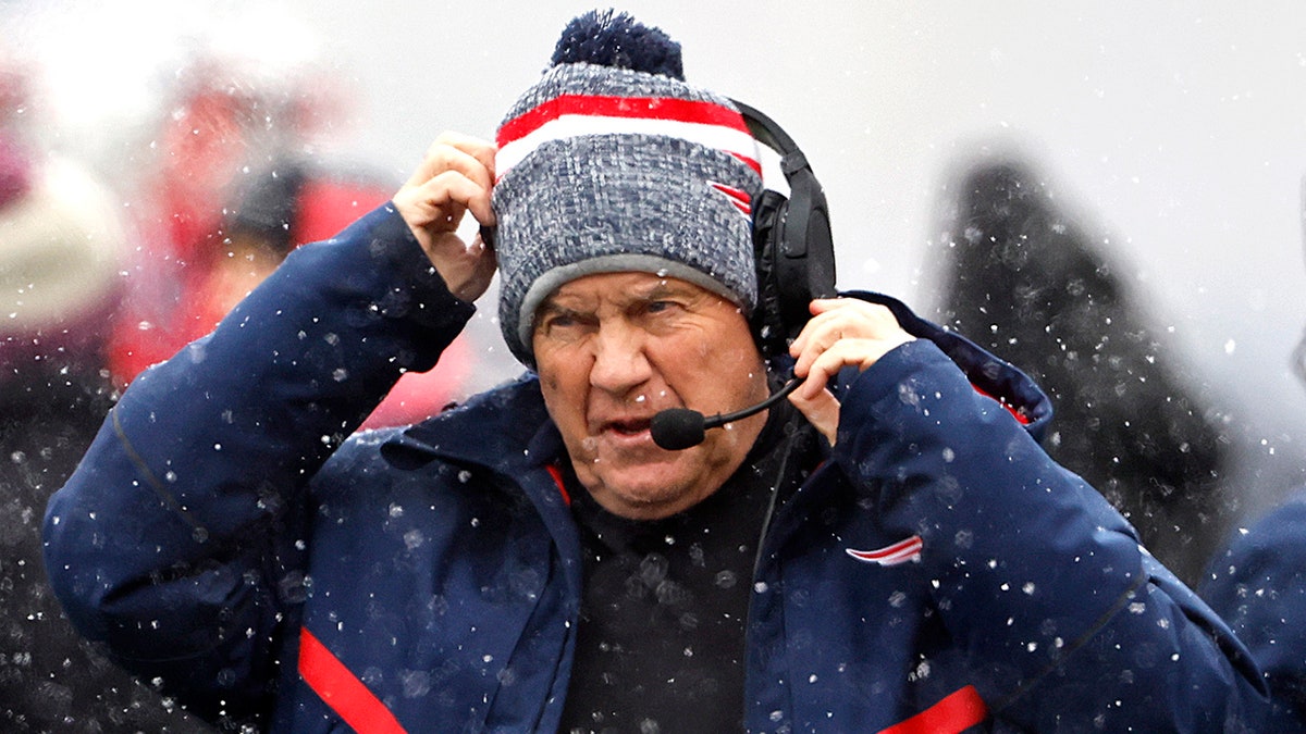 Bill Belichick signed rumored girlfriend’s textbook when they first met: report