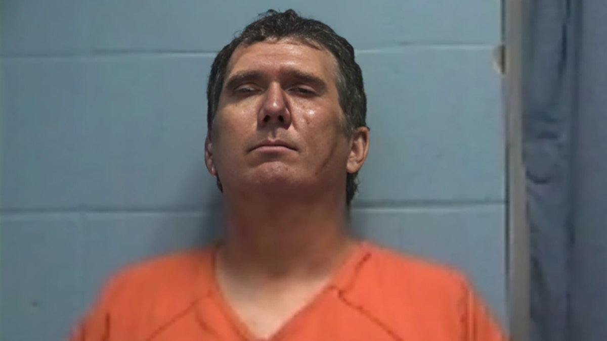 Shooting outside Arkansas grocery store leaves 3 dead, multiple wounded, including 2 law enforcement officers