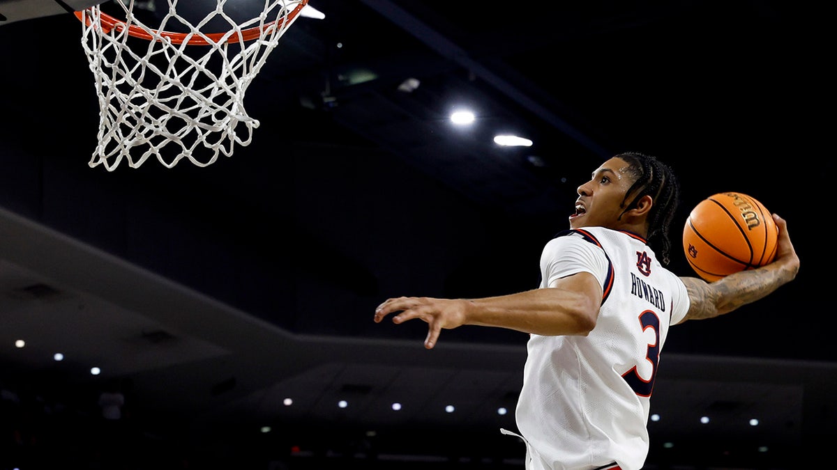 Auburn basketball fight onboard flight results in bloodied player, ripped clothes: report
