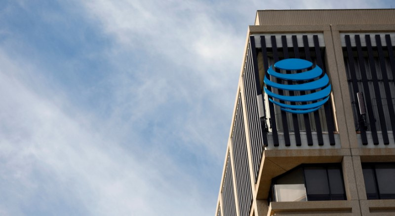 © Reuters. FILE PHOTO: An AT&T logo is pictured in Pasadena, California, U.S., January 24, 2018. REUTERS/Mario Anzuoni/File Photo AT&T's bundled 5G, fiber plans boost quarterly subscriptions; shares rise