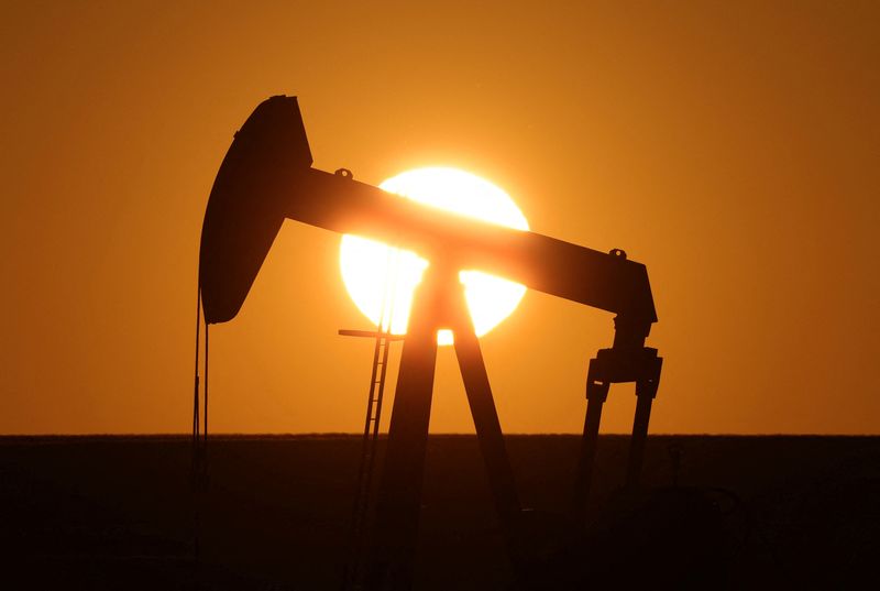 Oil prices fall on potential Ukraine peace talks