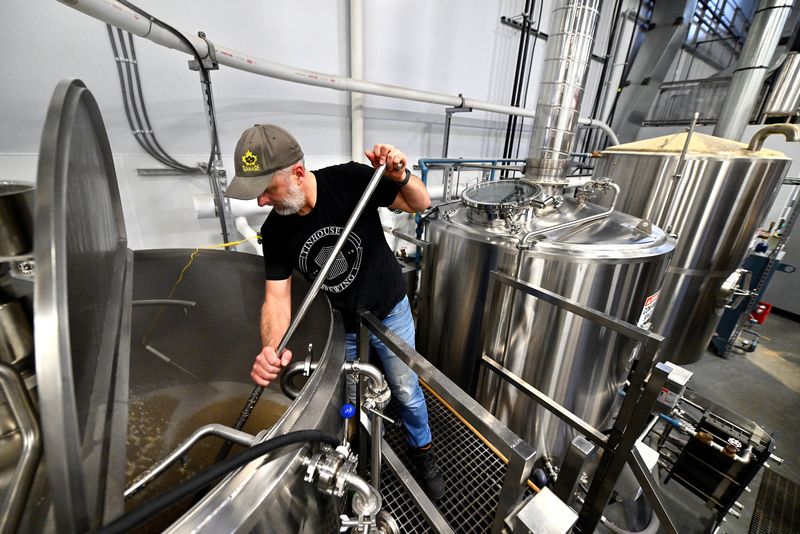 Canadian brewer buys local grain, Chinese cans due to US tariffs