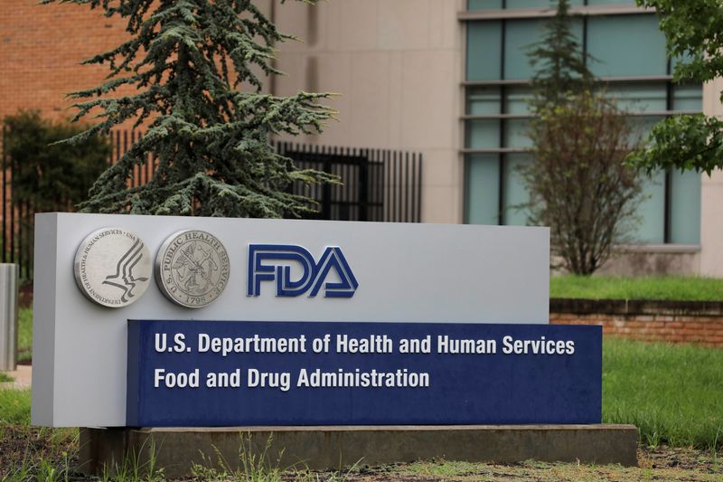 © Reuters. Signage is seen outside of the Food and Drug Administration (FDA) headquarters in White Oak, Maryland, U.S., August 29, 2020. REUTERS/Andrew Kelly Dexcom receives FDA warning letter for two U.S. manufacturing facilities