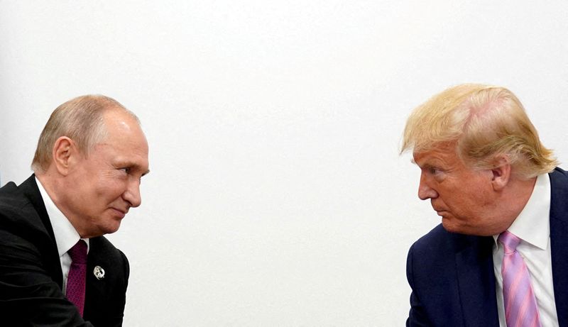 © Reuters. FILE PHOTO: U.S. President Donald Trump and Russian President Vladimir Putin hold a bilateral meeting at the G20 leaders summit in Osaka, Japan June 28, 2019.  REUTERS/Kevin Lamarque/File Photo Trump calls discussions with Putin ’productive’, urges him to spare Ukrainian troops